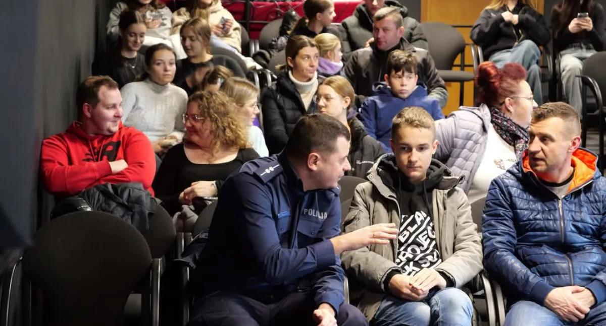 Na zdjęciu: Aspirant Kaczmarek mówił o bezpieczeństwie, fot. Facebook/MDK Radomsko