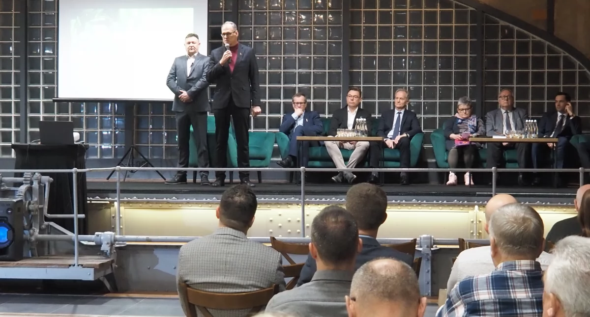 Na zdjęciu: Na sali było około 50 osób i eksperci zaproszeni przez miejską spółkę