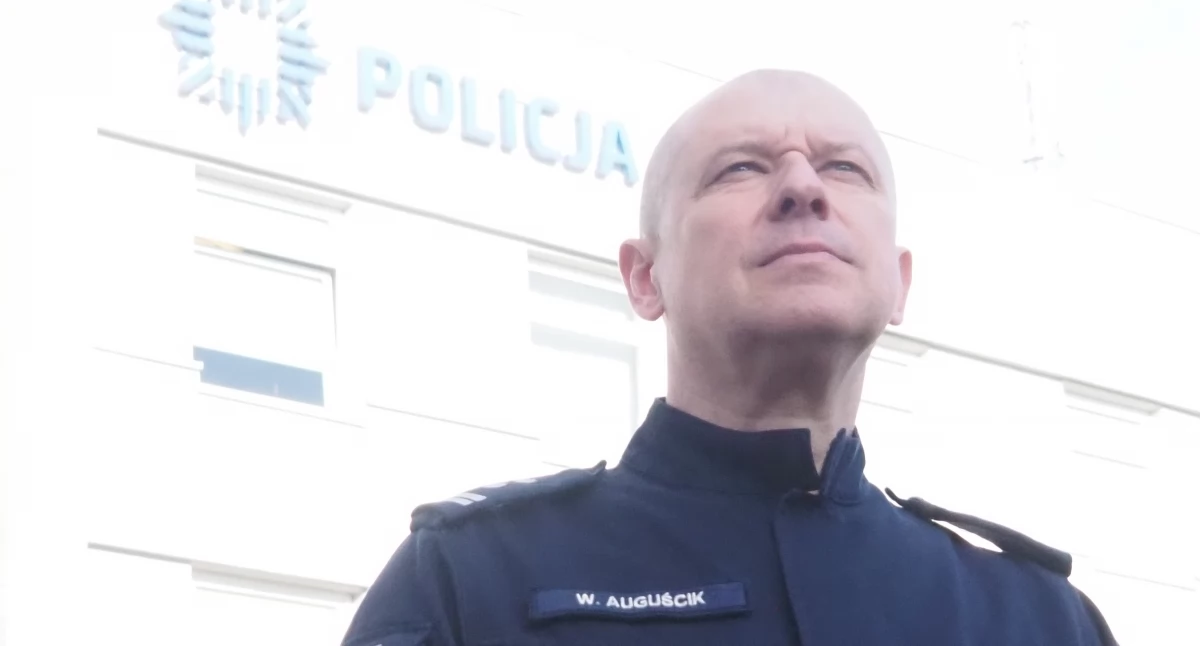 Na zdjęciu: Wojciech Auguścik policyjny mundur założył 30 lat temu