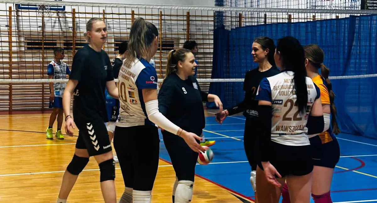 Na zdjęciu: Trening seniorek, fot. Facebook/KS Volley Radomsko