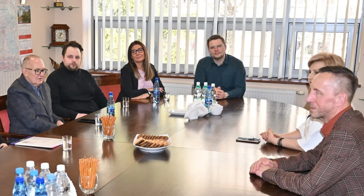 Na zdjęciu: Uczestnicy spotkania, fot. Facebook/Starostwo Powiatowe