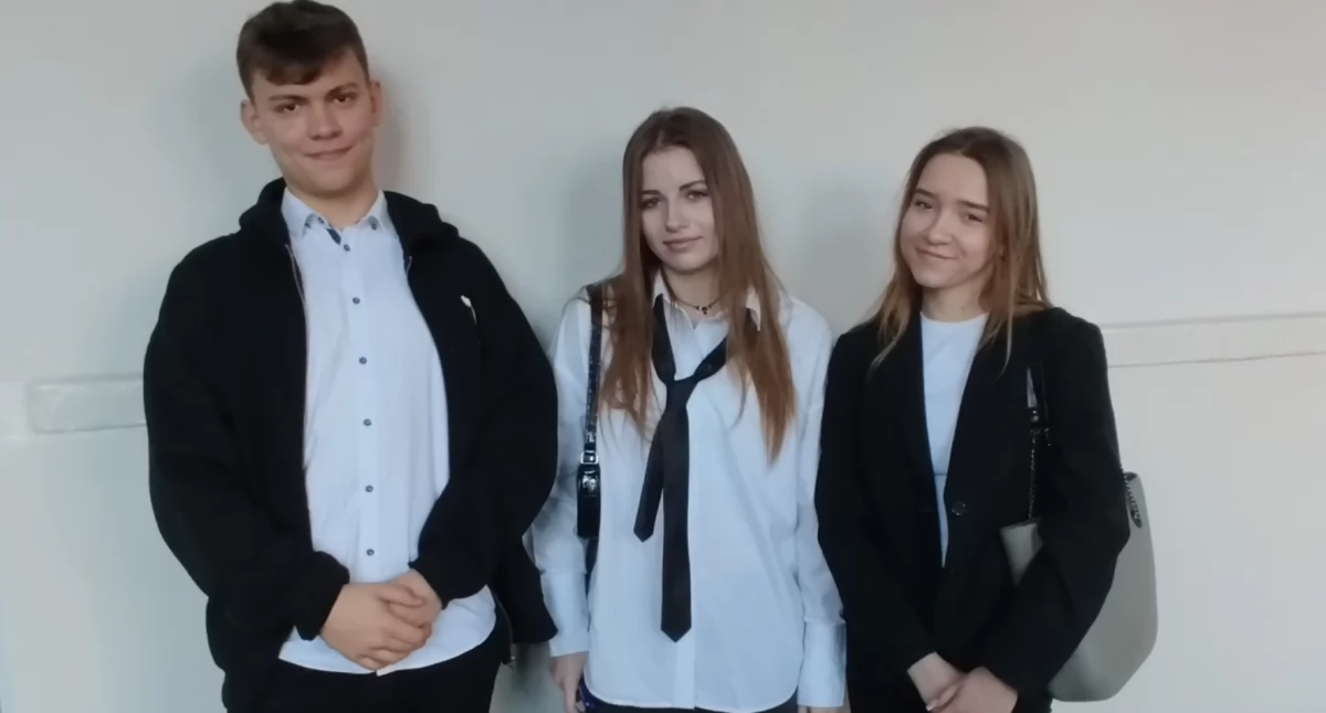 Na zdjęciu: Uczniowie, którzy wzięli udział w konkursie, fot. Facebook/II LO w Radomsku