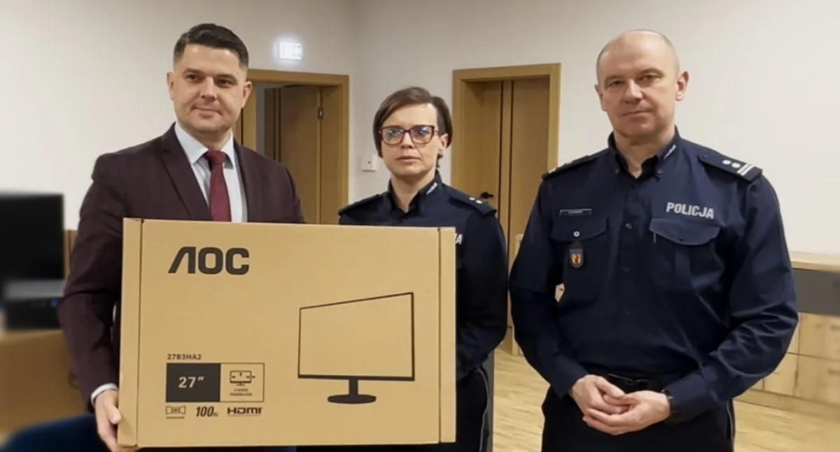 Na zdjęciu: Policjanci już korzystają z nowego sprzętu, fot. Facebook/KPP Radomsko