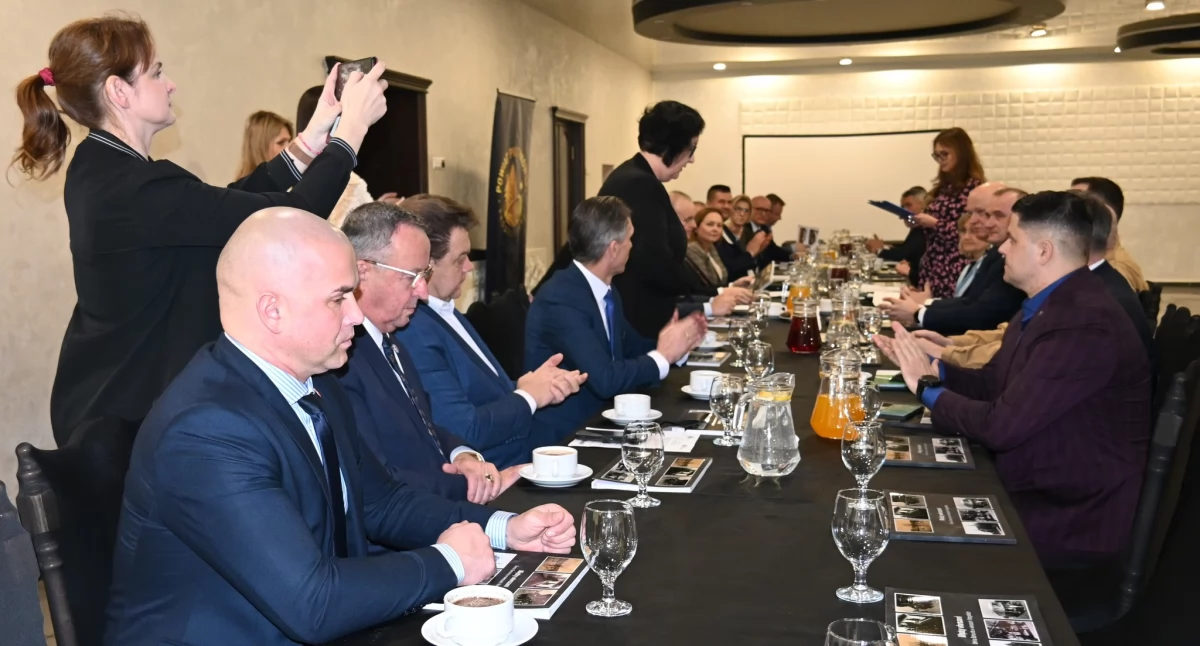 Na zdjęciu: Rozmawiano o pieniądzach, fot. Facebook/Starostwo Powiatowe