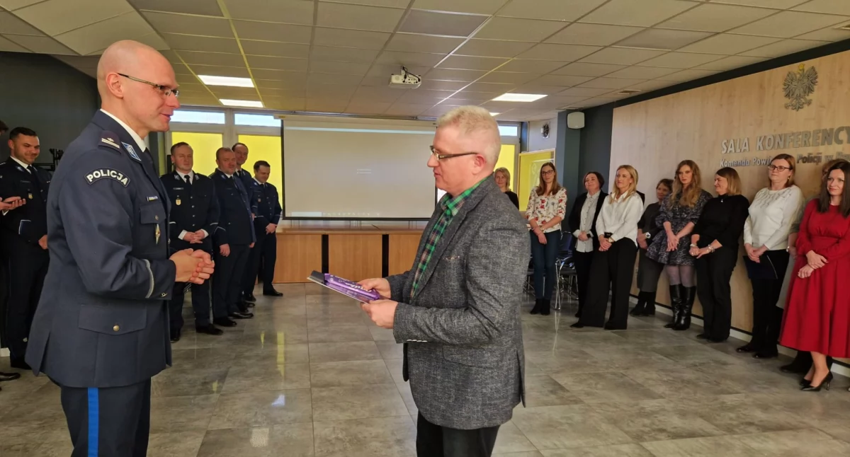 Na zdjęciu: Były podziękowania i życzenia, fot. Facebook/KPP Radomsko