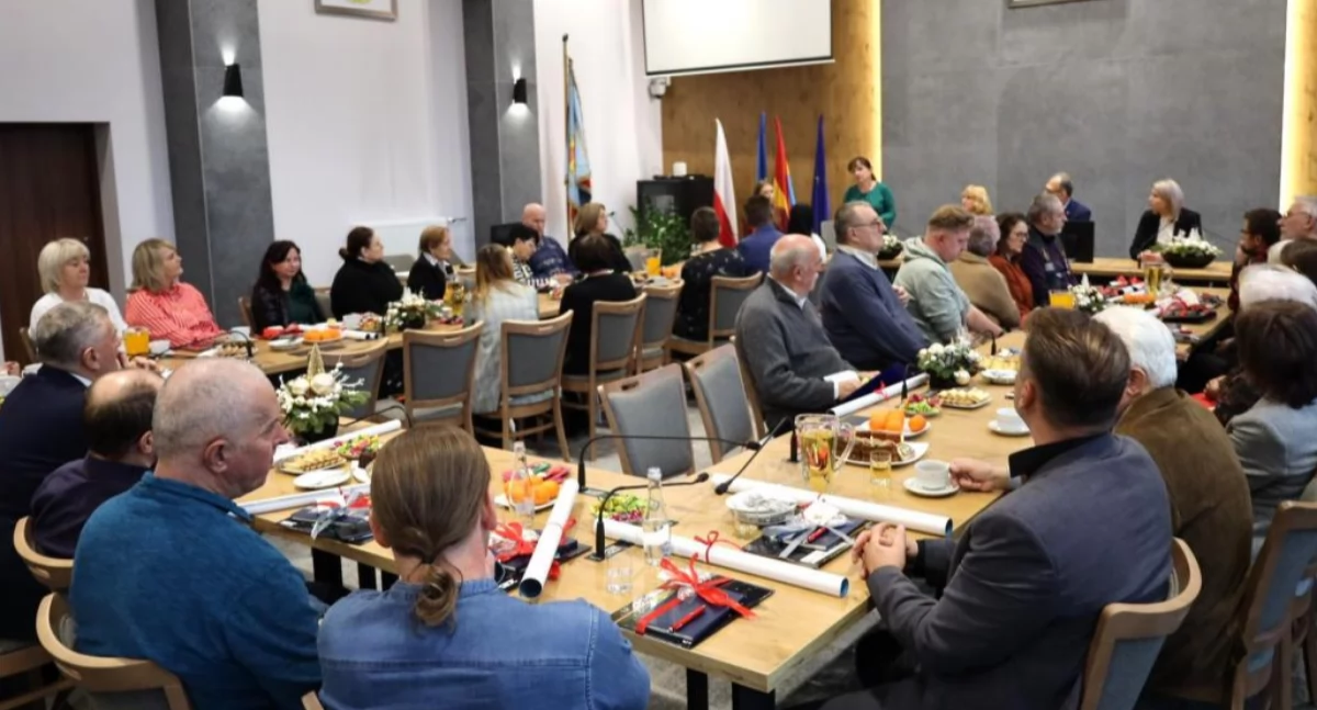 Na zdjęciu spotkanie świąteczne z organizacjami pozarządowymi w urzędzie miasta, fot. UM Radomsko