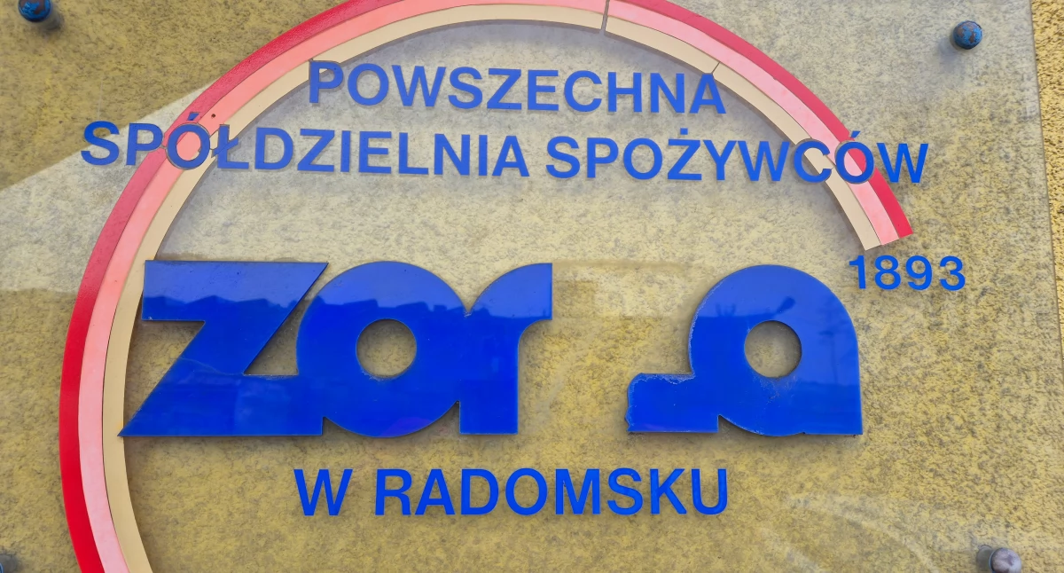Na zdjęciu logo spółdzielni na siedzibie