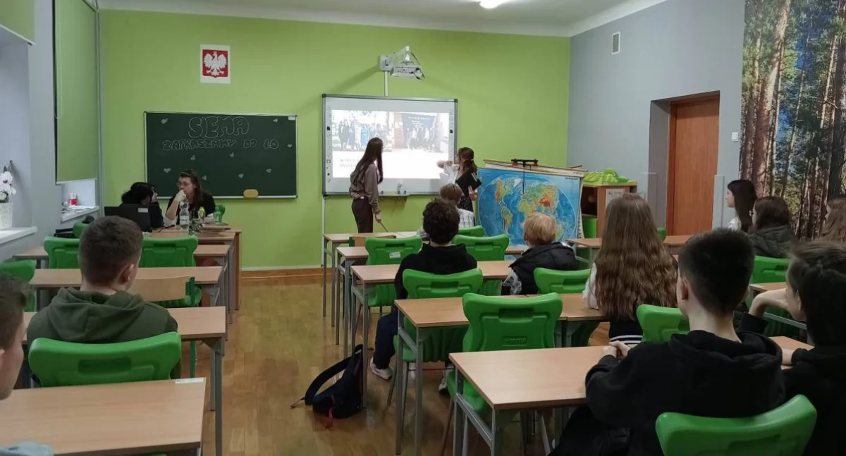 Na zdjęciu dni otwarte w liceum