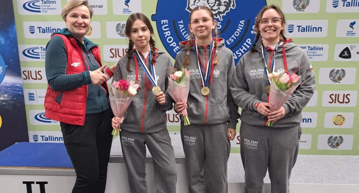 Na zdjęciu: medalistki, fot. Facebook/Okręgowy Klub Strzelectwa Sportowego 