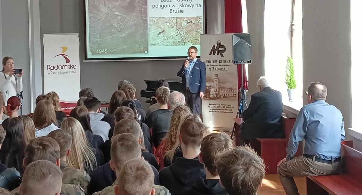 Na zdjęciu: Chętnych do posłuchania nie brakowało, fot. Facebook/Muzeum Regionalne