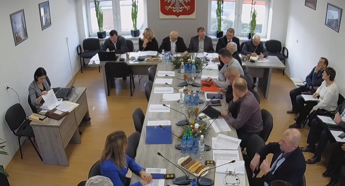 Na zdjęciu: Przewodniczący (trzeci  z prawej) nie chce rozmawiać o Niebieskiej Karcie