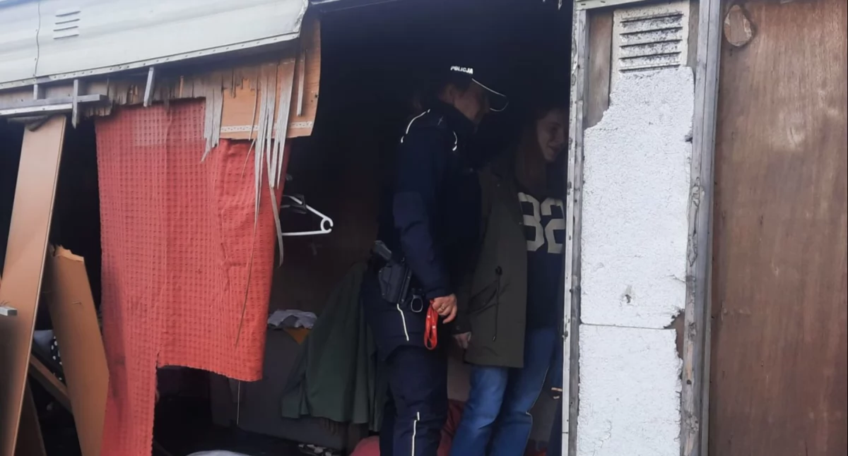 Na zdjęciu: Policjanci apelują, nie wahajmy się zadzwonić, fot. KPP Radomsko