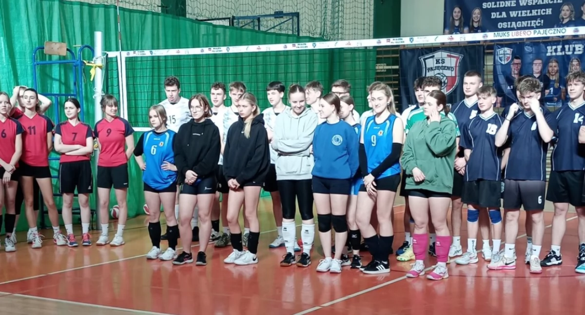 Na zdjęciu: uczestnicy turnieju, fot. Facebook/II LO Radomsko