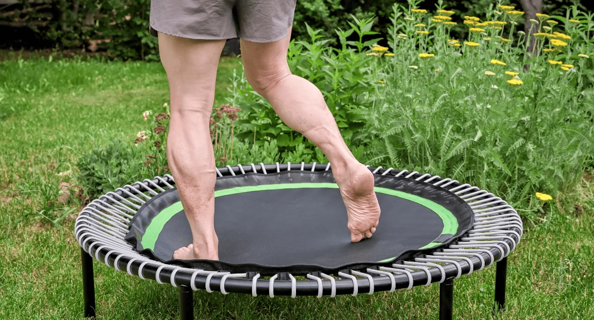 Inwestycje, Trampolina ogrodowa bezpieczna rozrywka aktywność fizyczna całej rodziny - zdjęcie, fotografia
