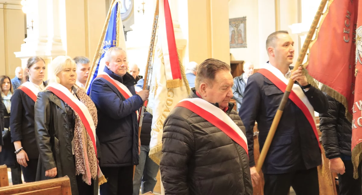 Na zdjęciu: Obchody rozpoczęła msza św., fot. Facebook/Starostwo Powiatowe
