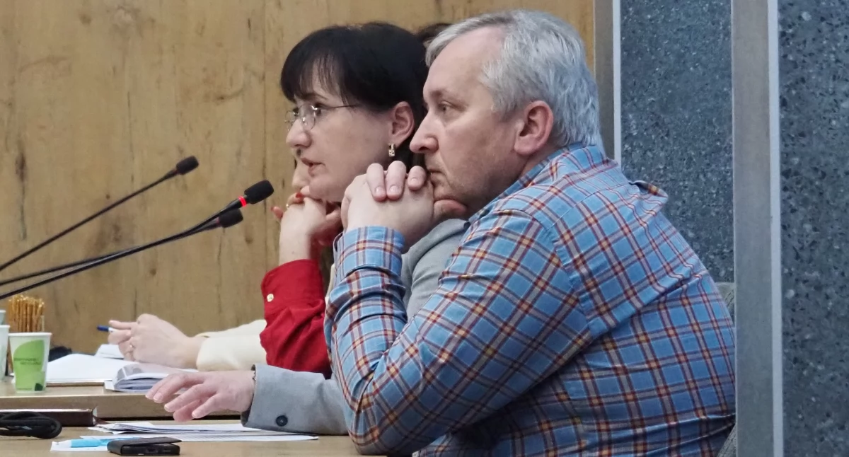 Na zdjęciu: Jacek Cieśla przekonywał radnych, że warto