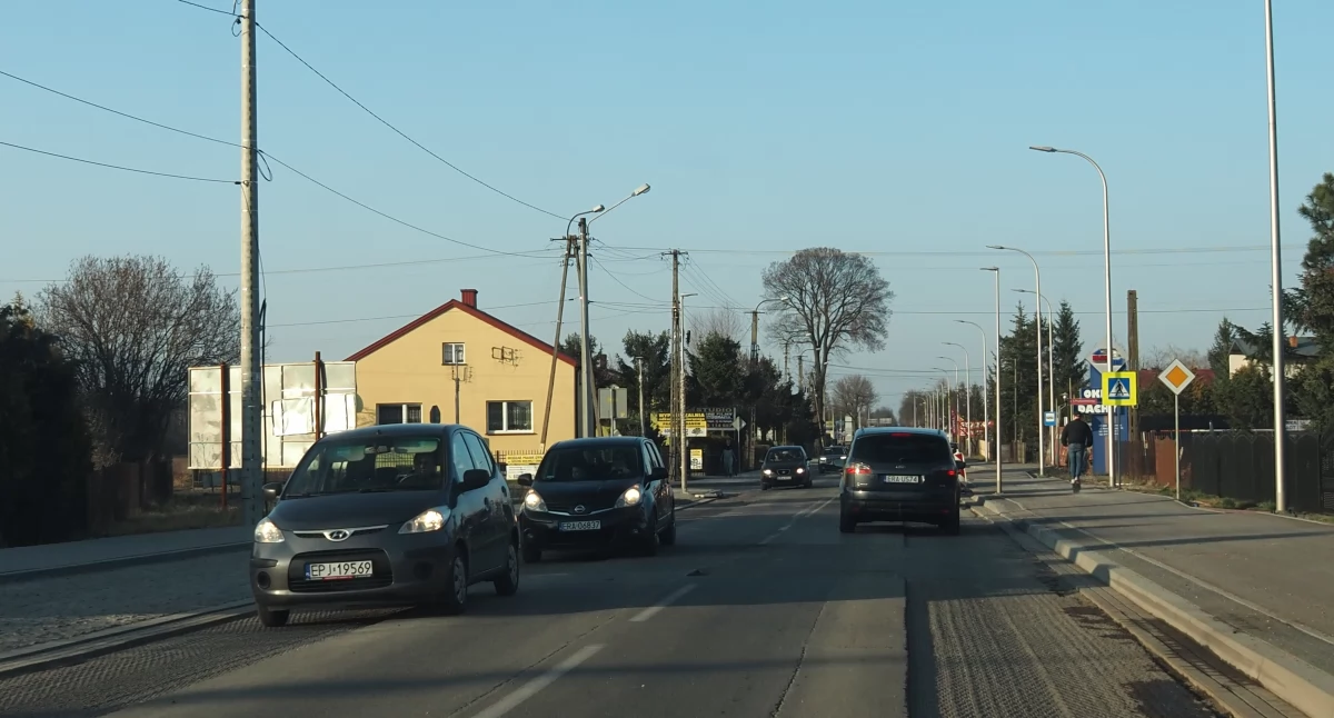 Na zdjęciu: Trochę z lewej, trochę z prawej, ale w całości