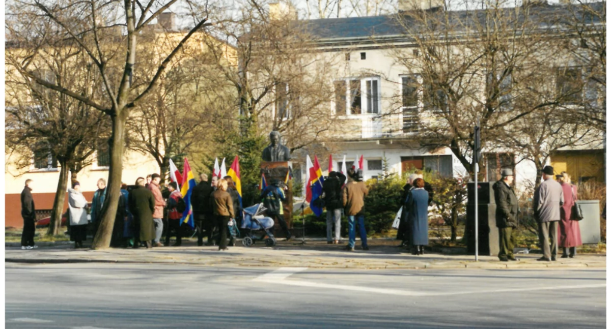 Na zdjęciu: Odsłonięcie pomnika Wł. Reymonta, grudzień 2000 r. Zbiory muzeum