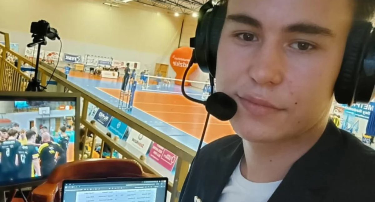 Edukacja, Uczeń Elektryka Filip Majewski będzie komentował Mistrzostw Polski Juniorek Młodszych Piłce Siatkowej - zdjęcie, fotografia