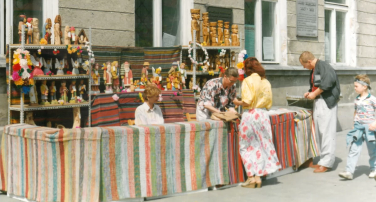 Na zdjęciu: Dni Radomska, kiermasz przed muzeum, rok 1996. Fot. Zbiory muzeum