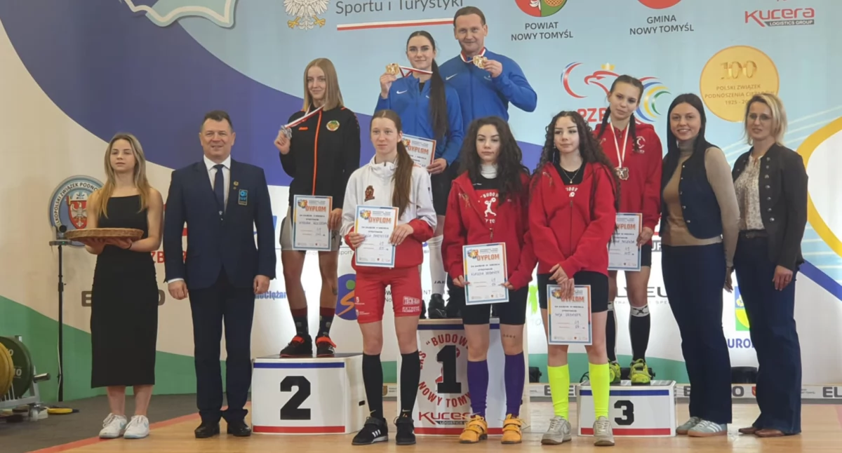 Na zdjęciu: Oliwia Drzazga „dźwignęła” z pomostu dwa złote medale 