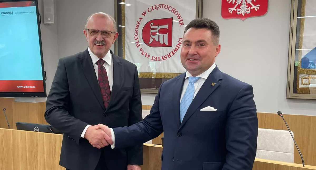 Na zdjęciu: Umowę podpisali Piotr Kagankiewicz i Bogusław Przywora, fot. Facebook/Starostwo Powiatowe
