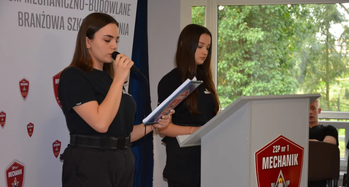 Na zdjęciu: Uczniowie przedstawili swoje konkursowe prace, fot. Facebook/Starostwo Powiatowe