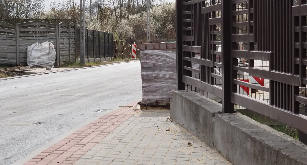 Na zdjęciu: Prace już prawie zakończone. Mieszkańcy pytają, jak to się stało