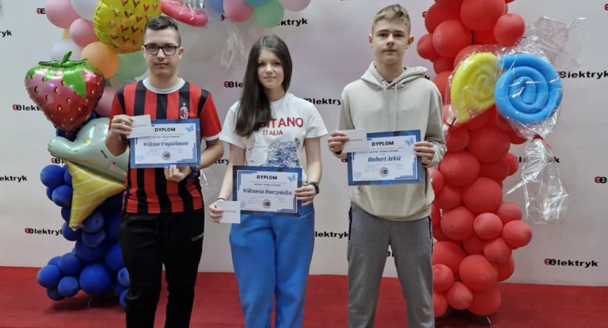 Na zdjęciu: Laureaci konkursu, fot. Facebook/ZSE-E w Radomsku 