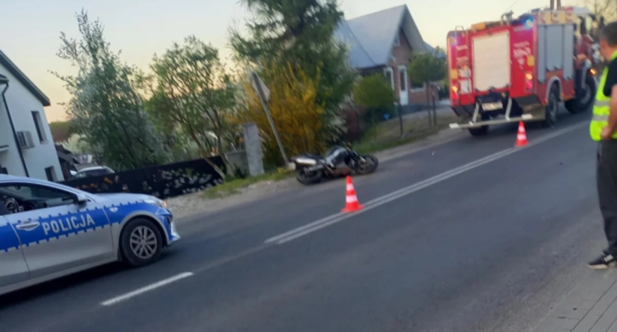 Na zdjęciu: Jak mówi Gazecie mieszkaniec Przedborza, policjanci kilka godzin pilnowali motocykla