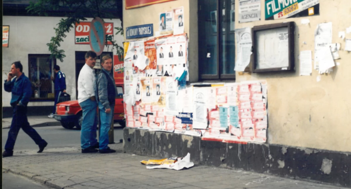 Na zdjęciu: Wybory do sejmu, rok 1997.  Fot. Wiesław Chmielowski (prawdopodobnie)