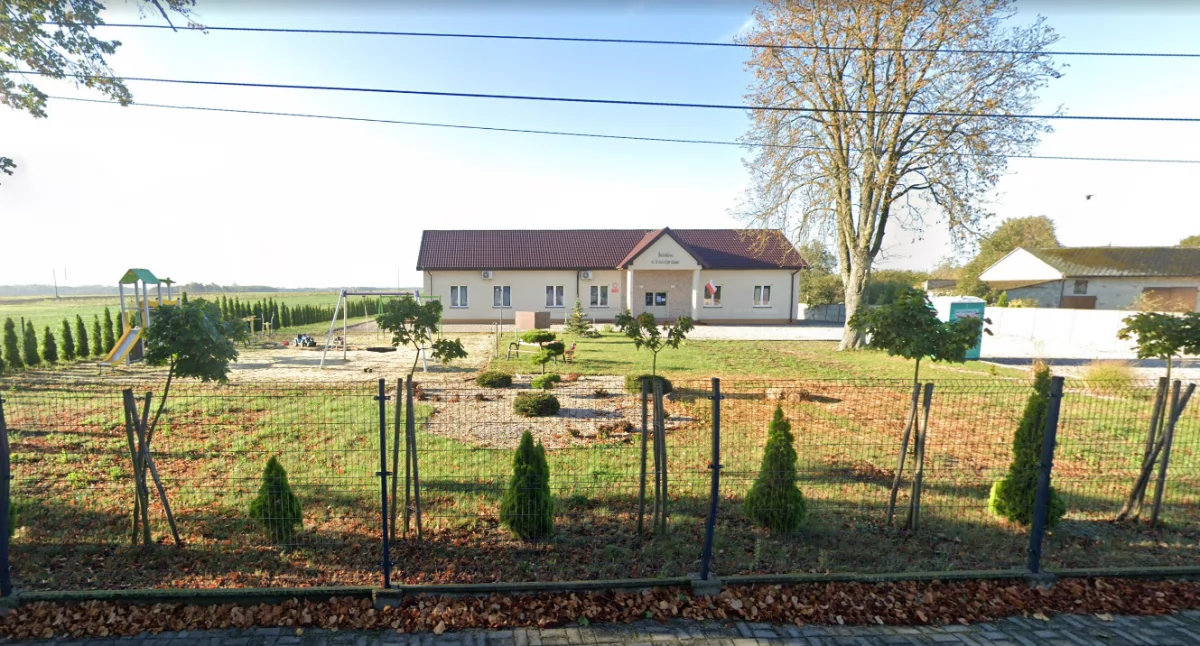 Na zdjęciu: Świetlica w Niedośpielnie, fot. Google Maps
