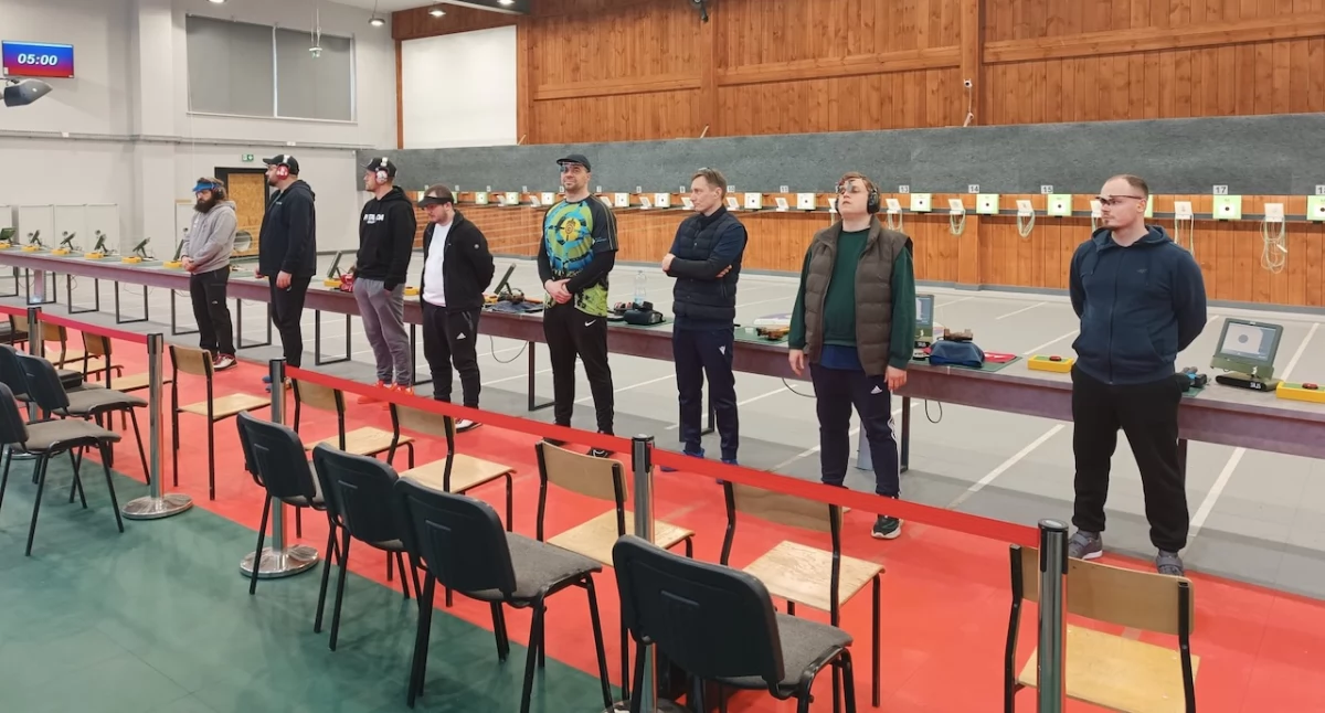 Na zdjęciu: uczestnicy zawodów, fot. Facebook/Okręgowy Klub Strzelectwa Sportowego 
