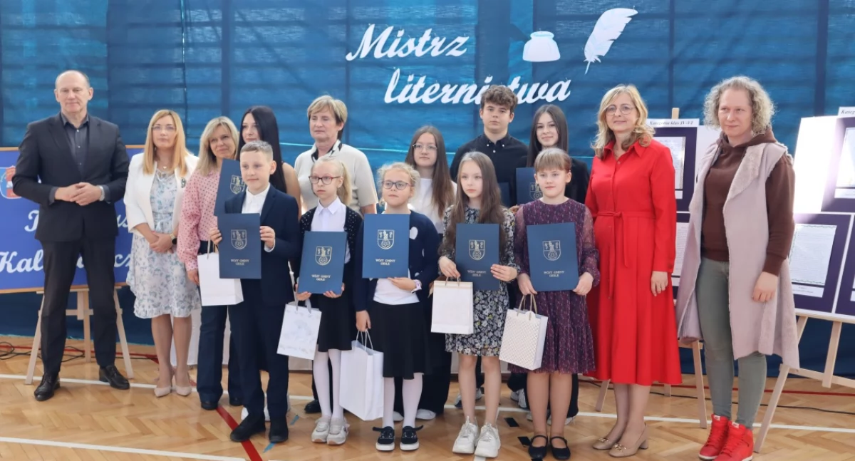 Na zdjęciu: laureaci konkursu V Gminnego Konkursu Kaligraficznego „Mistrz liternictwa, sztuki pięknego pisania”, fot: Facebook / Gmina Gidle