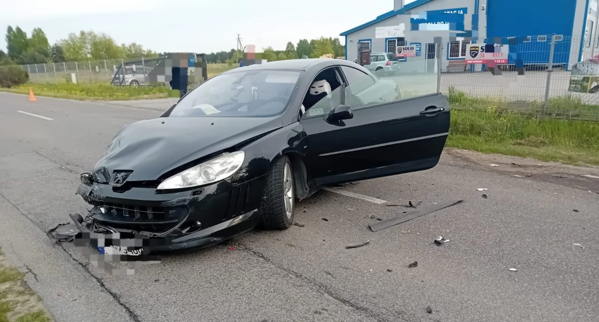 Na zdjęciu: Kierujący mają po 23 lata, fot. KPP Radomsko
