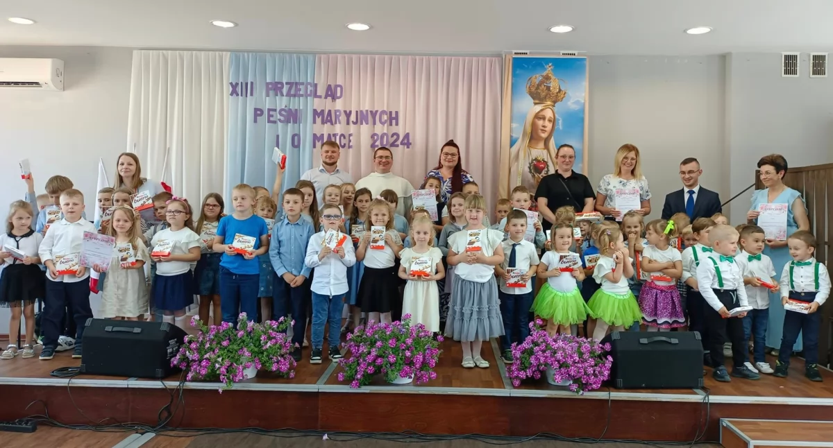 Na zdjęciu: najmłodsi uczestnicy XIII Przeglądu Pieśni Maryjnych i o Matce w Wielgomłynach, który miał miejsce w ubiegłym roku, fot. Gminny Ośrodek Kultury i Sportu w Wielgomłynach