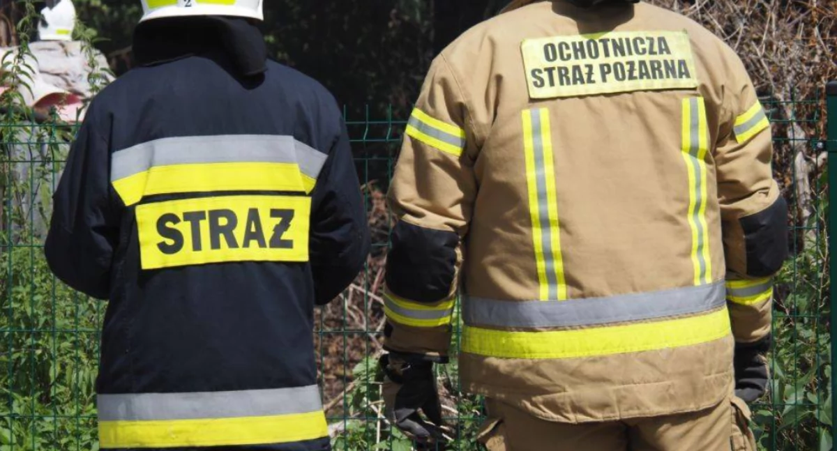 Na zdjęciu: Mężczyzną zajęli się strażacy, fot. ilustracyjne