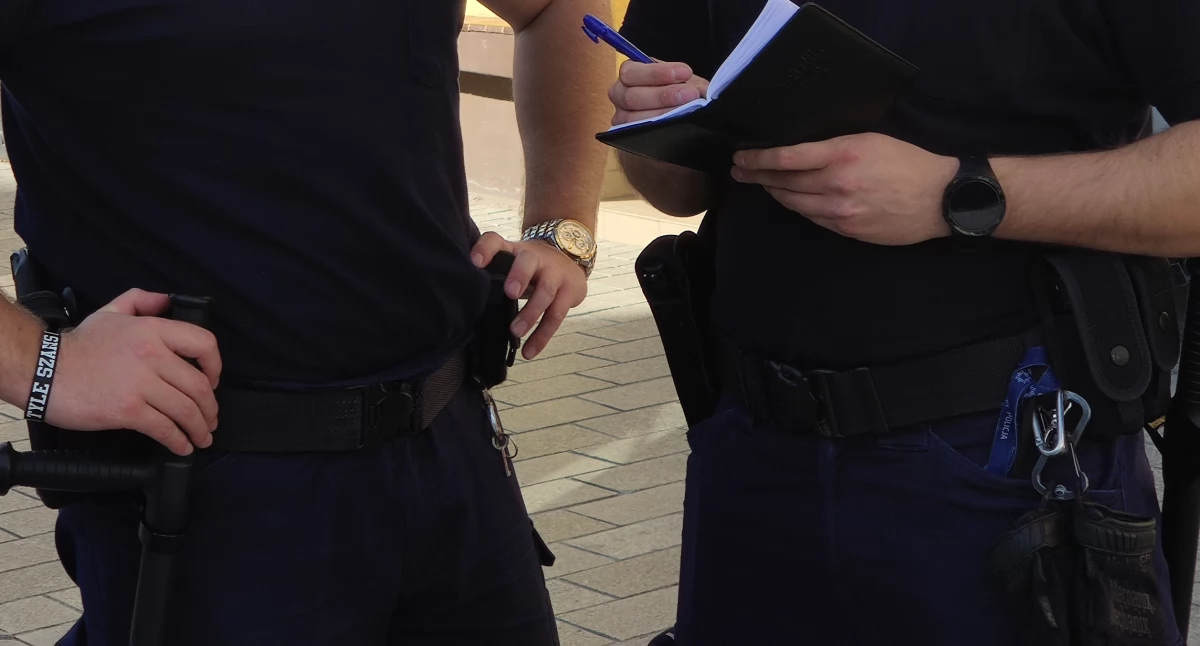 Na zdjęciu: Policjanci pomogli w dojezdzie, fot. Ilustracyjne 
