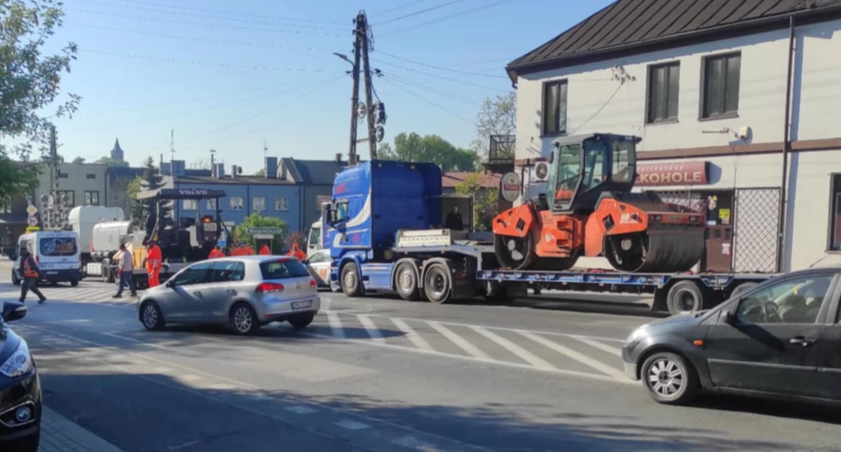 Na zdjęciu: Na DK-42 w Przedborzu trwają prace, fot. nadesłane