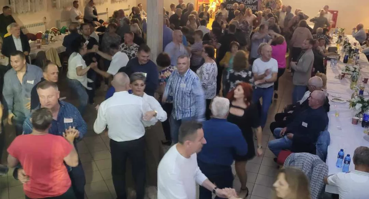 Na zdjęciu: Zabawa taneczna, fot. Facebook/Klub Wzajemnej Pomocy Szansa Radomsko 