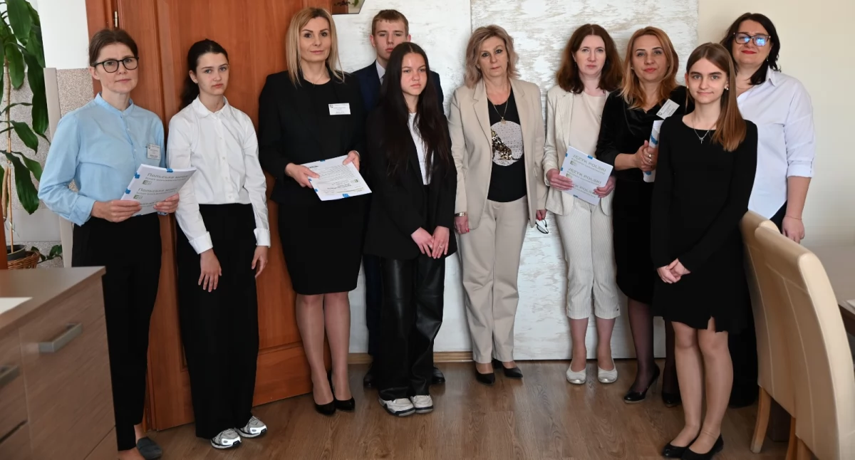 Na zdjęciu: Komisyjne rozpakowanie testów fot. Facebook/PSP nr 4 Radomsko