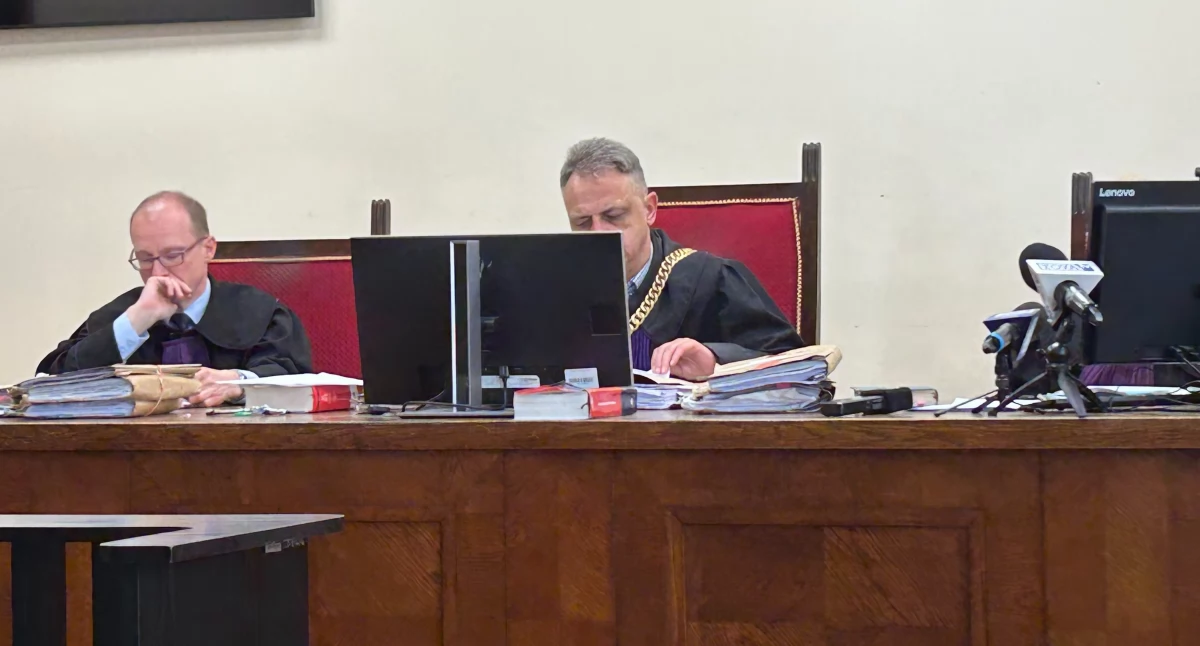 Na zdjęciu: Wyrok ogłosił sędzia Tomasz Pintara (drugi z lewej)