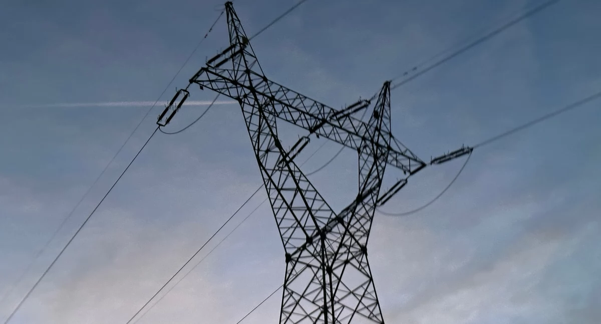 Na zdjęciu: słup elektryczny; gdzie w naszym regionie planowane są przerwy w dostawie prądu?