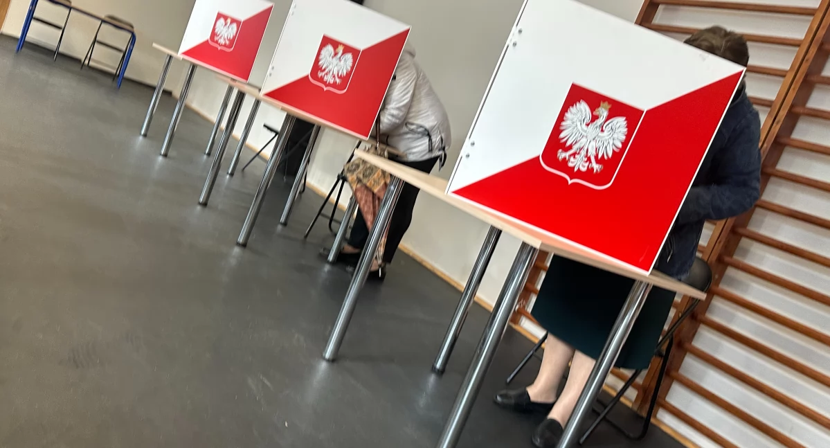 Na zdjęciu: lokal wyborczy podczas pierwszej tury wyborów na Prezydenta RP