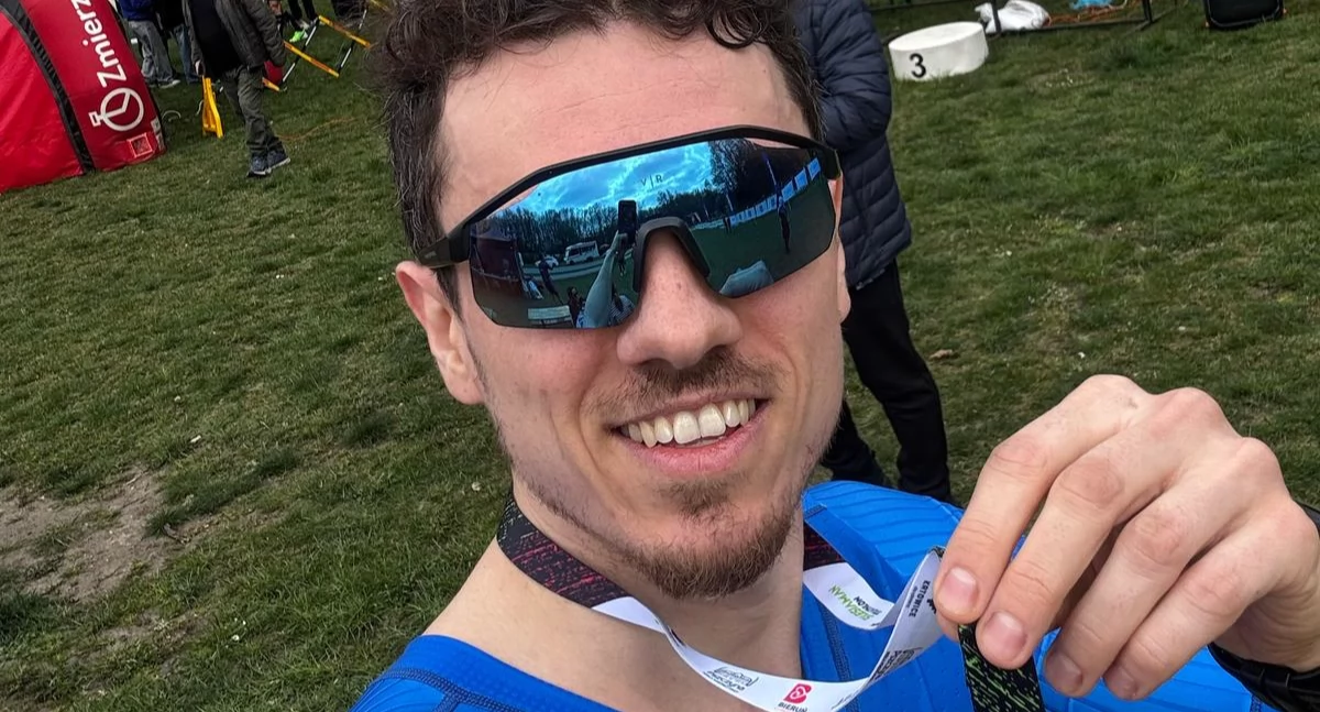 Na zdjęciu: - Zapuściłem się, ważyłem 100 kilogramów - mówi Adrian. Dzisiaj trudno w to uwierzyć