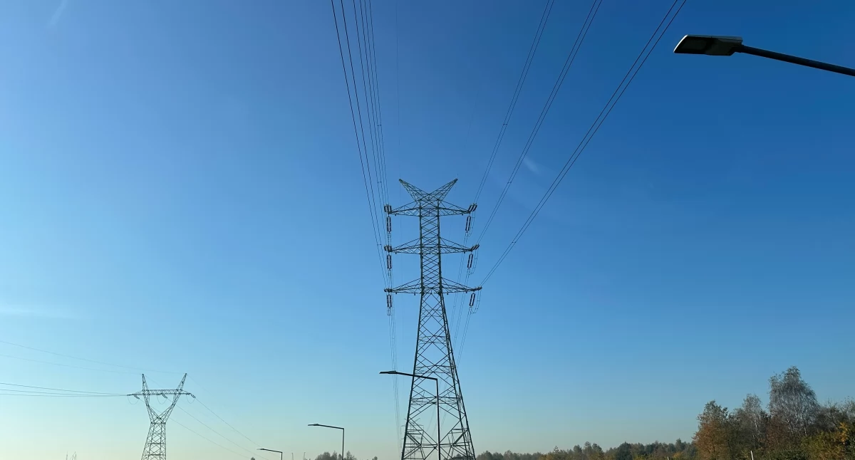 Na zdjęciu: słup elektryczny; gdzie w naszym regionie planowane są przerwy w dostawie prądu w najbliższych dniach?