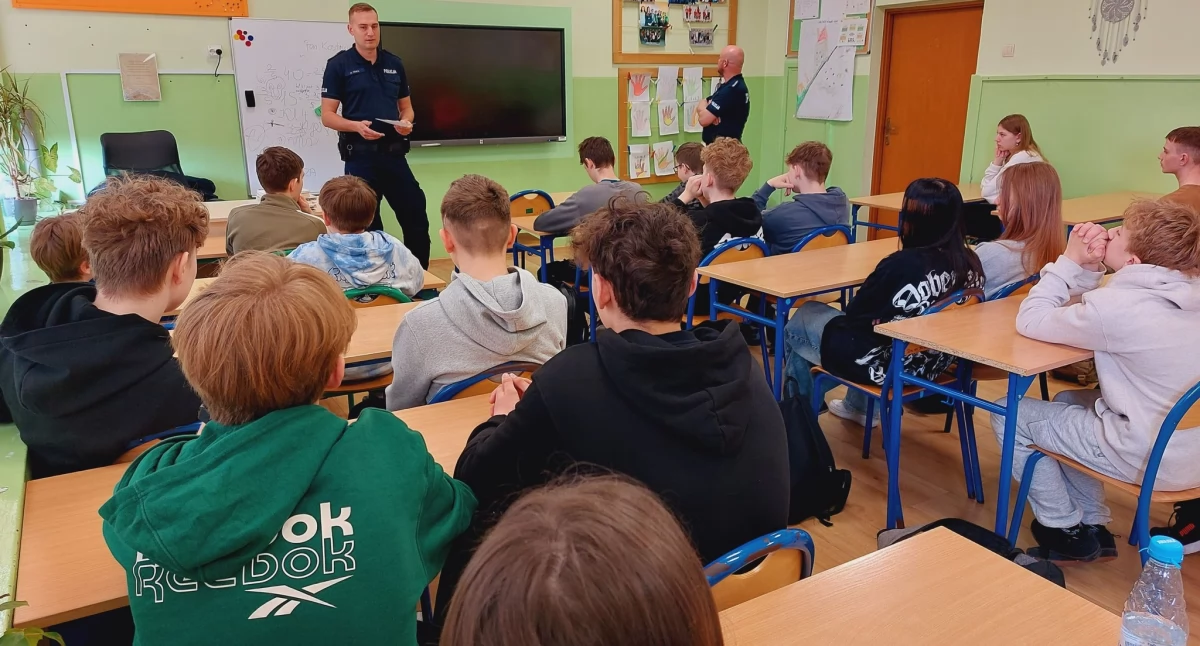 Na zdjęciu: Zajęcia z policjantami, fot. Facebook/KPP Radomsko