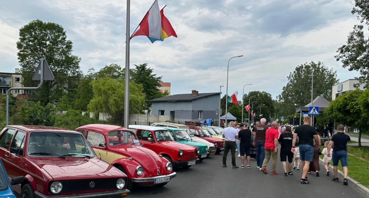 Na zdjęciu: ekspozycja pojazdów zabytkowych i tak zwanych klasyków motoryzacji