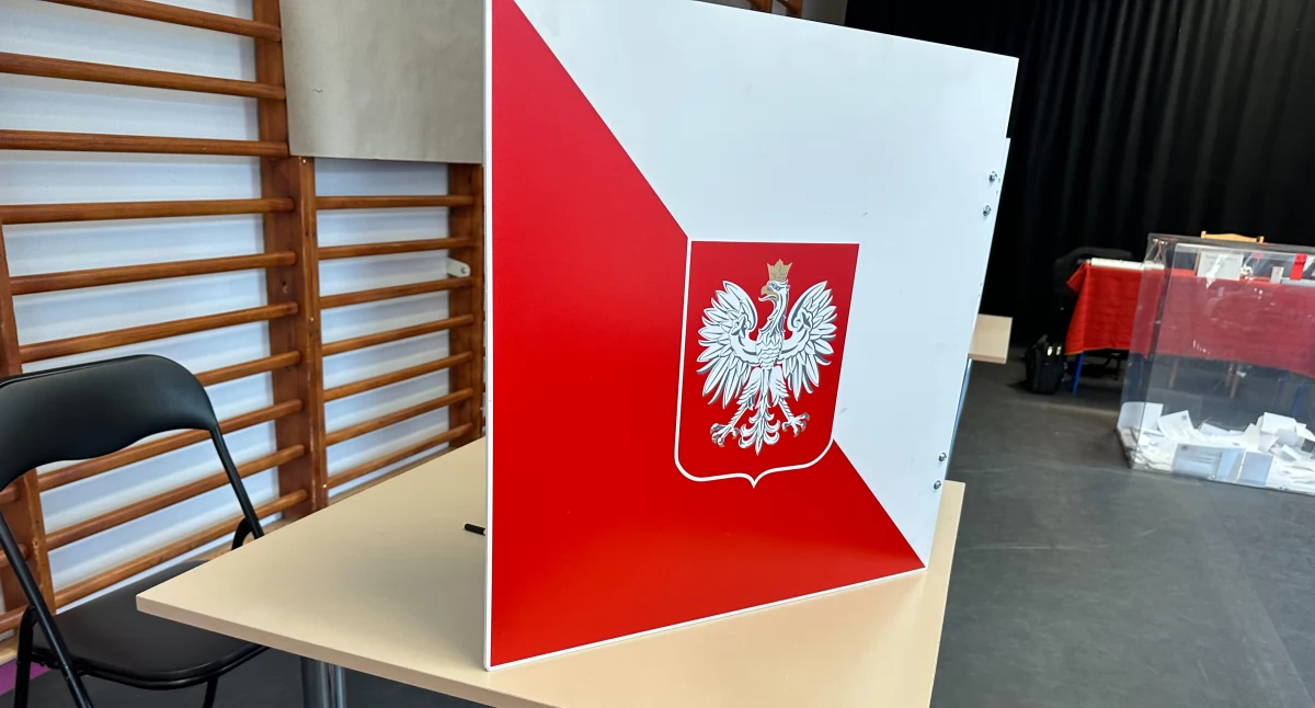 Na zdjęciu: lokal wyborczy podczas drugiej tury wyborów prezydenckich