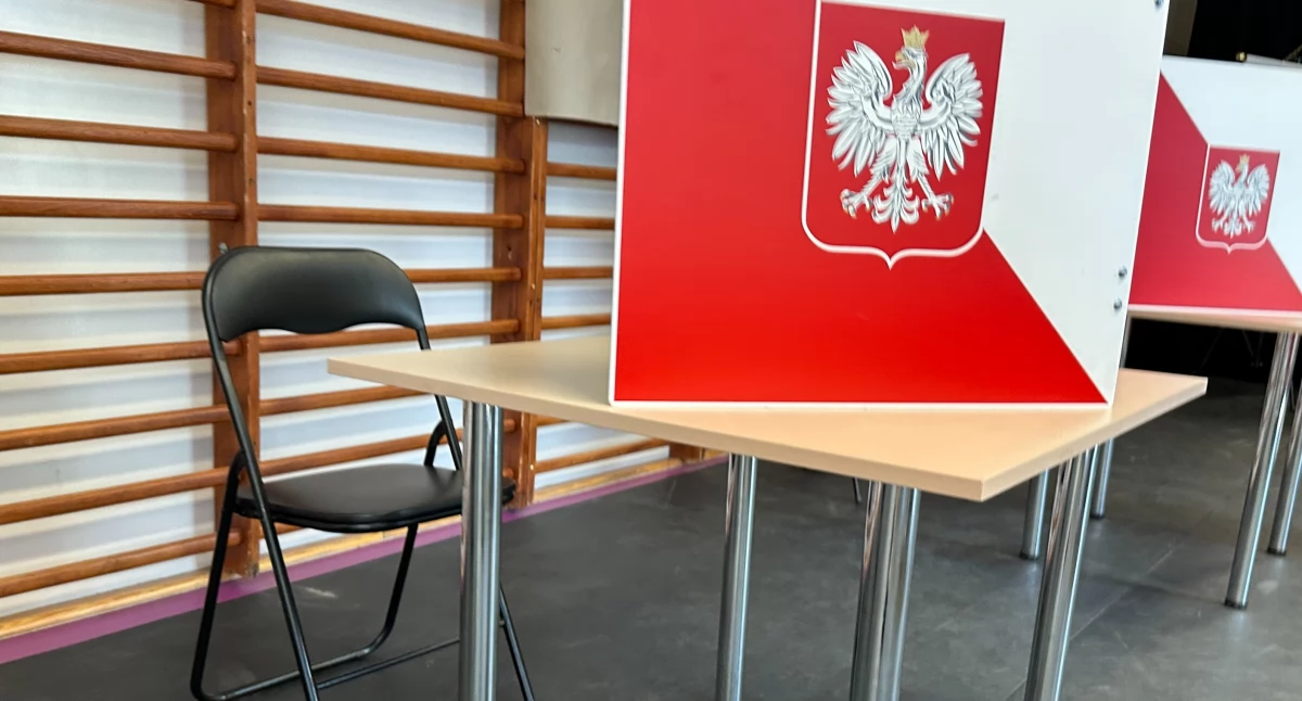 Na zdjęciu: lokal wyborczy podczas II tury wyborów prezydenckich 